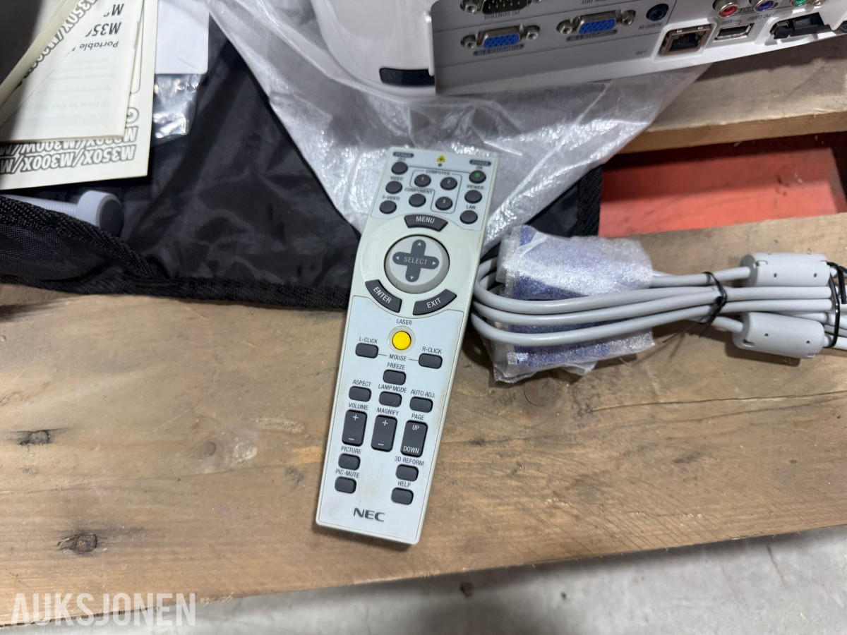 NEC LT280 LCD-projektor med fjernkontroll