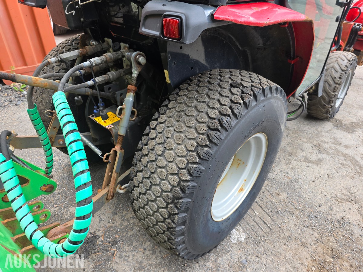 2022 Massey Ferguson 1740 M vinterrigget kompakttraktor