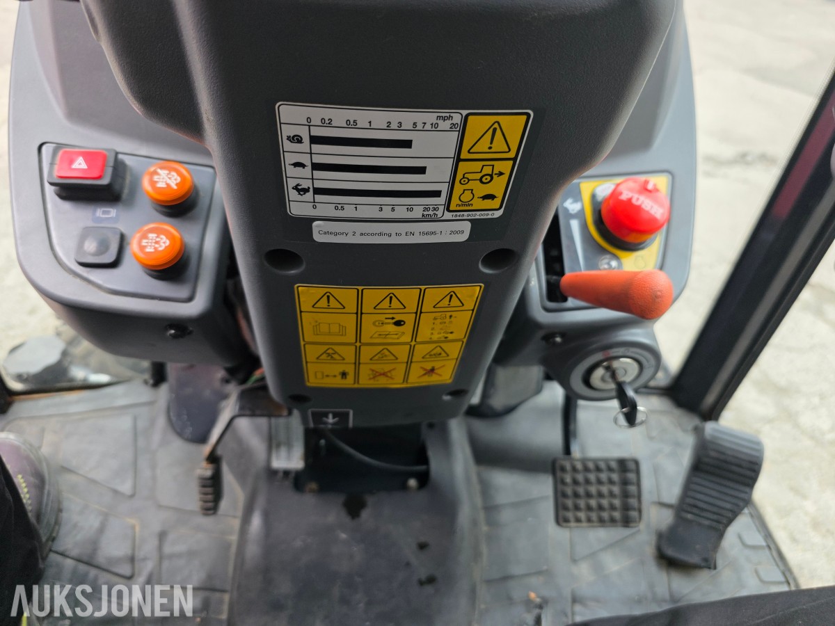 2022 Massey Ferguson 1740 M vinterrigget kompakttraktor