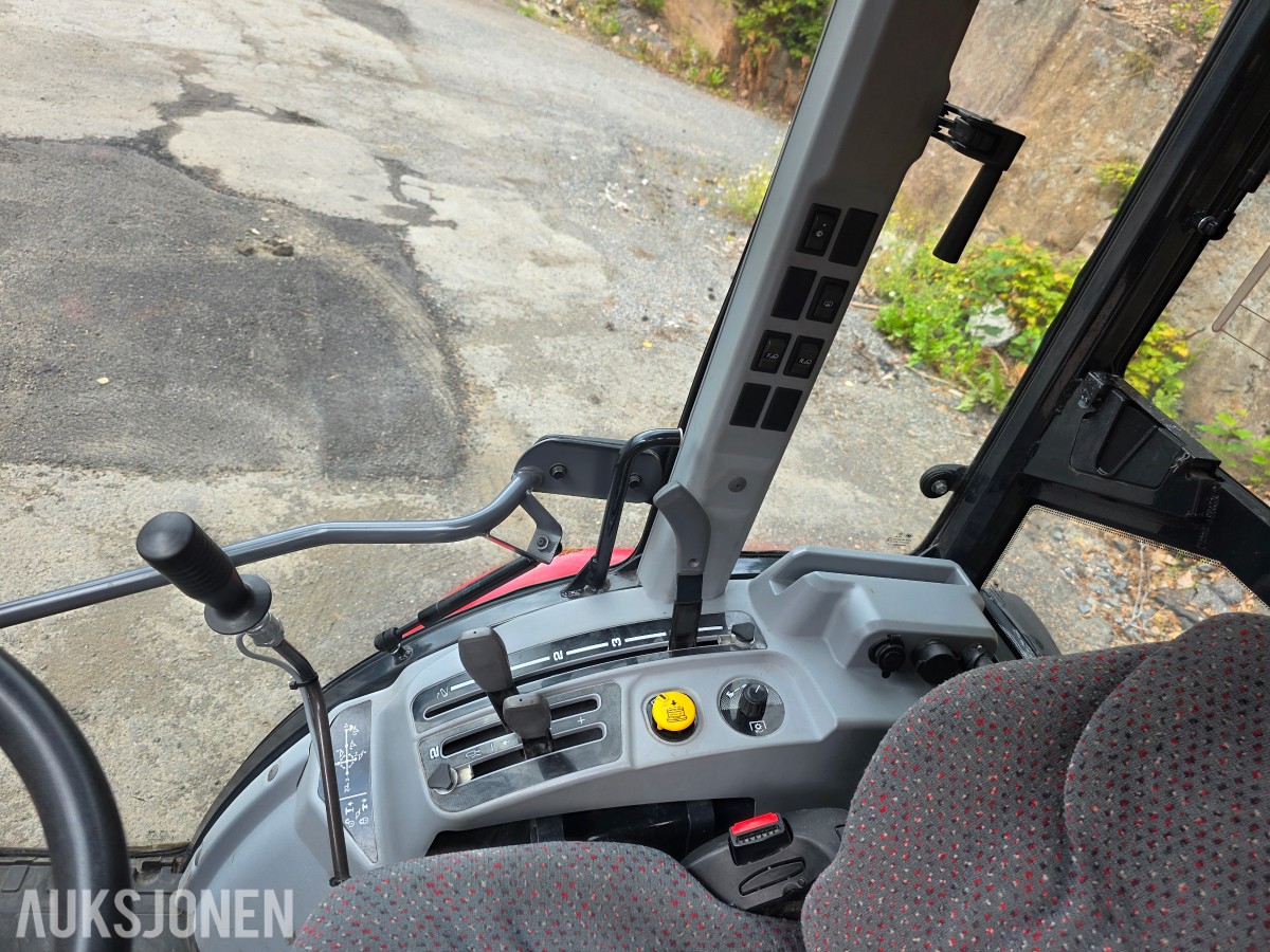 2022 Massey Ferguson 1740 M vinterrigget kompakttraktor