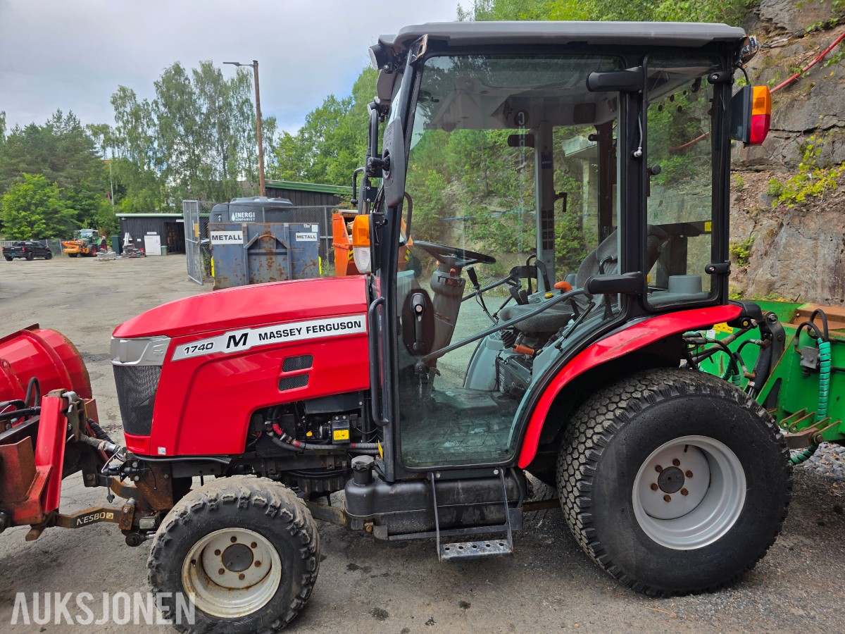2022 Massey Ferguson 1740 M vinterrigget kompakttraktor