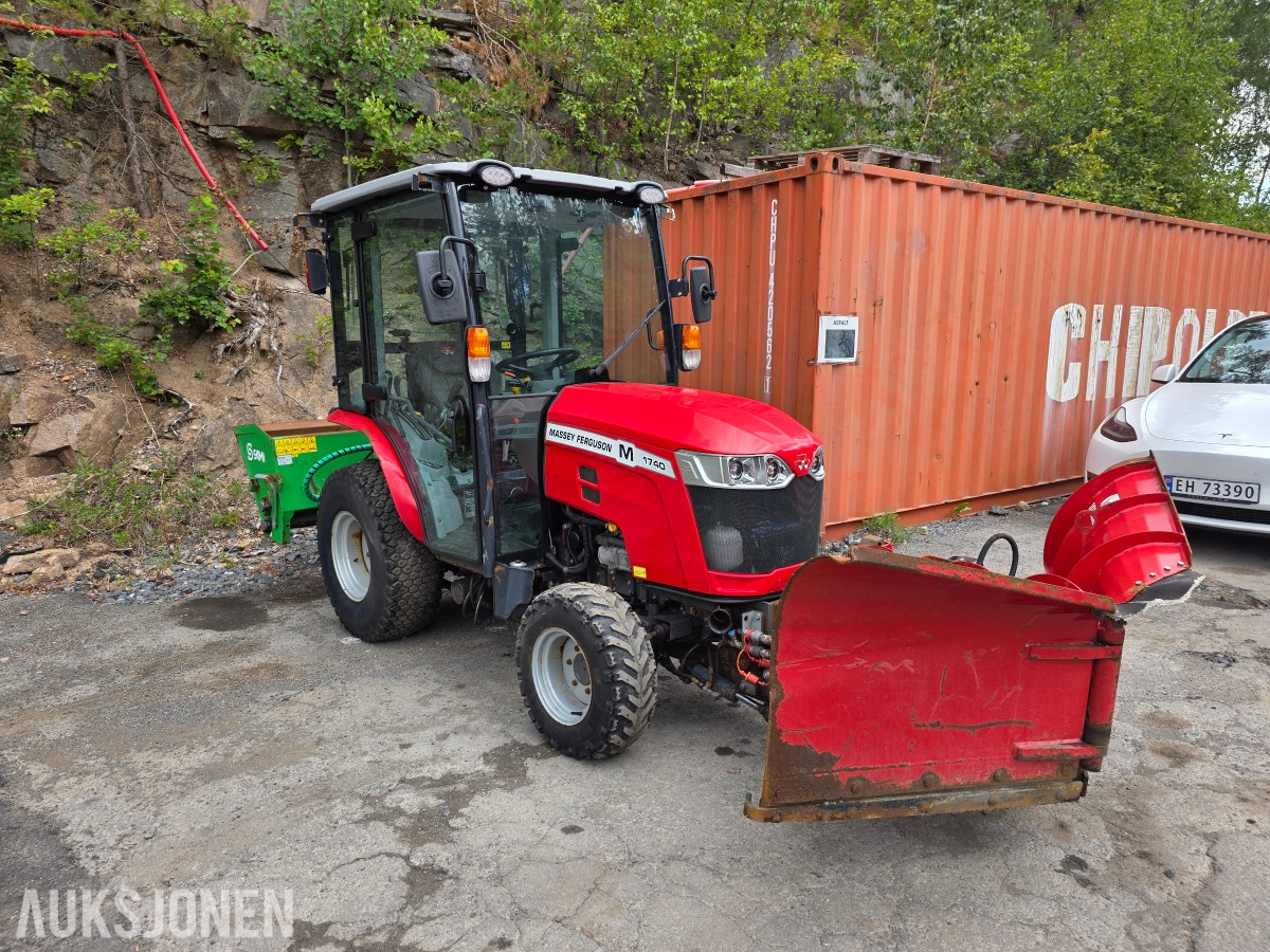 2022 Massey Ferguson 1740 M vinterrigget kompakttraktor