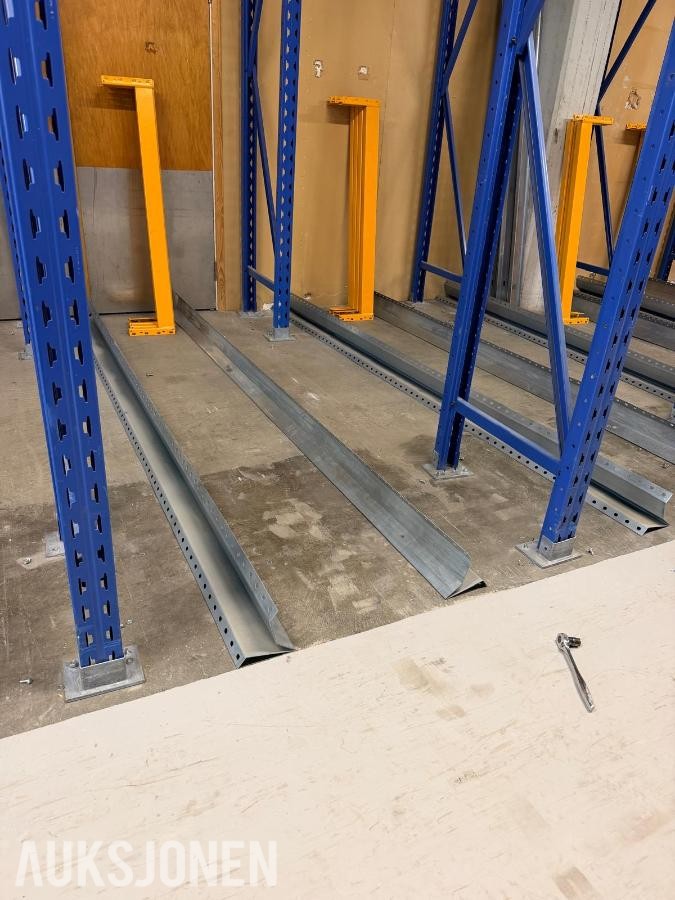 Provost Pallereoler - ca. 40 meter / 232 pallplasser