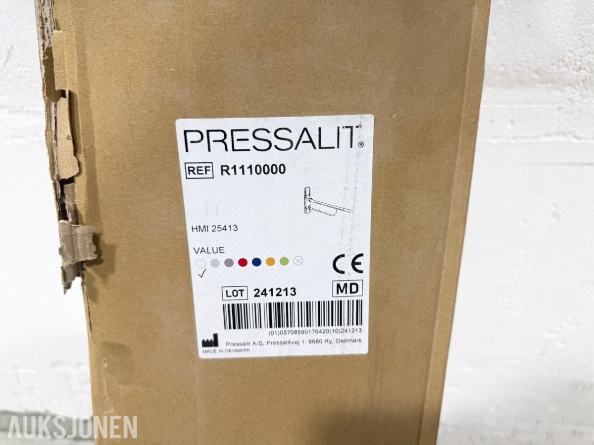 Parti med Duravit DuraStyle WC, Pressalit støttearm og sanitærutstyr