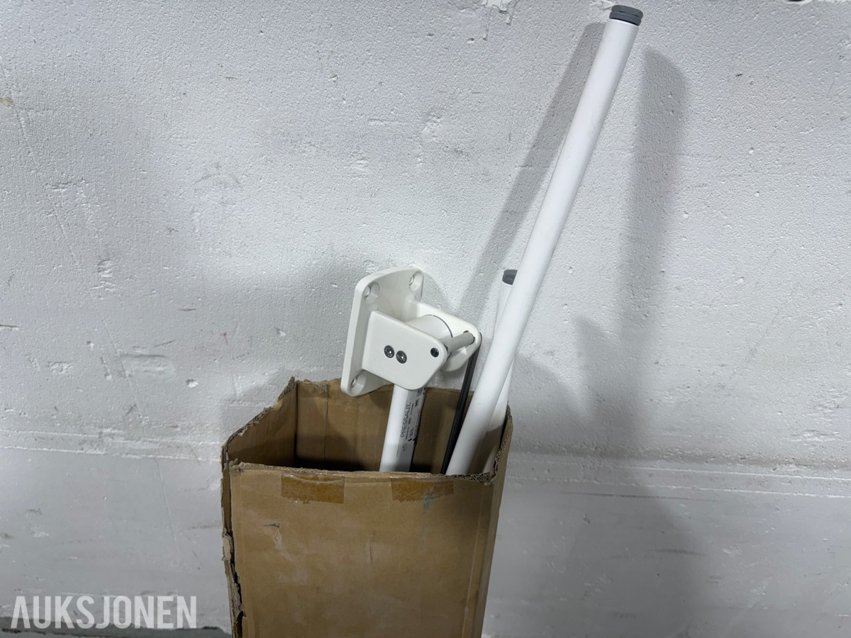 Parti med Duravit DuraStyle WC, Pressalit støttearm og sanitærutstyr