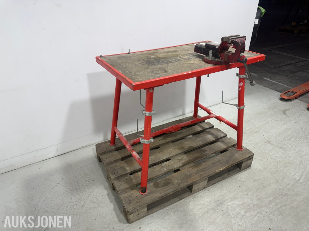 Arbeidsbord med skrustikke