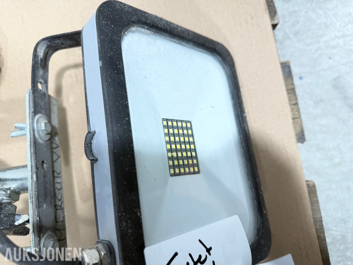 2 stk LED arbeidslys med teleskopstativ – Amiga