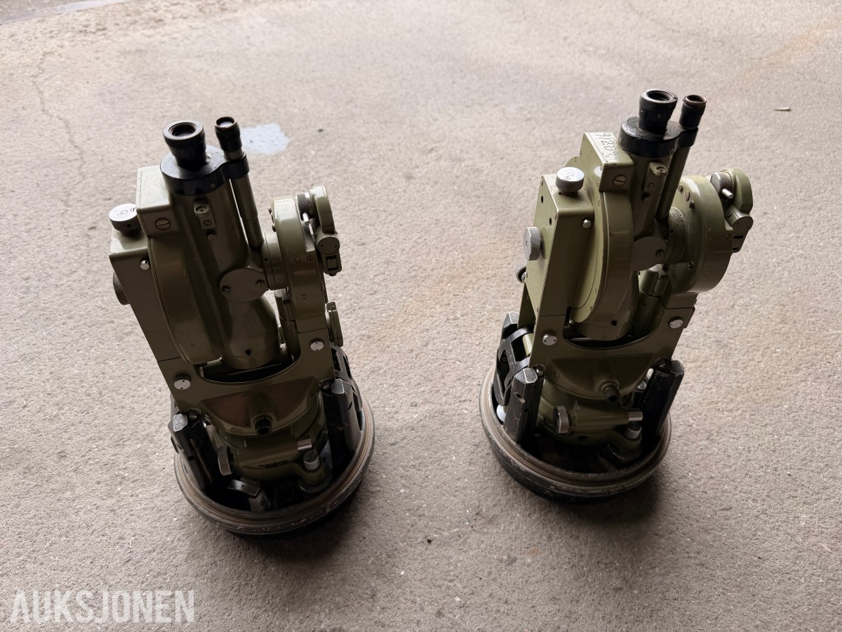 WILD HEERBRUGG OPTISKE TEODOLITTER MED TRANSPORTKASSER - 2STK