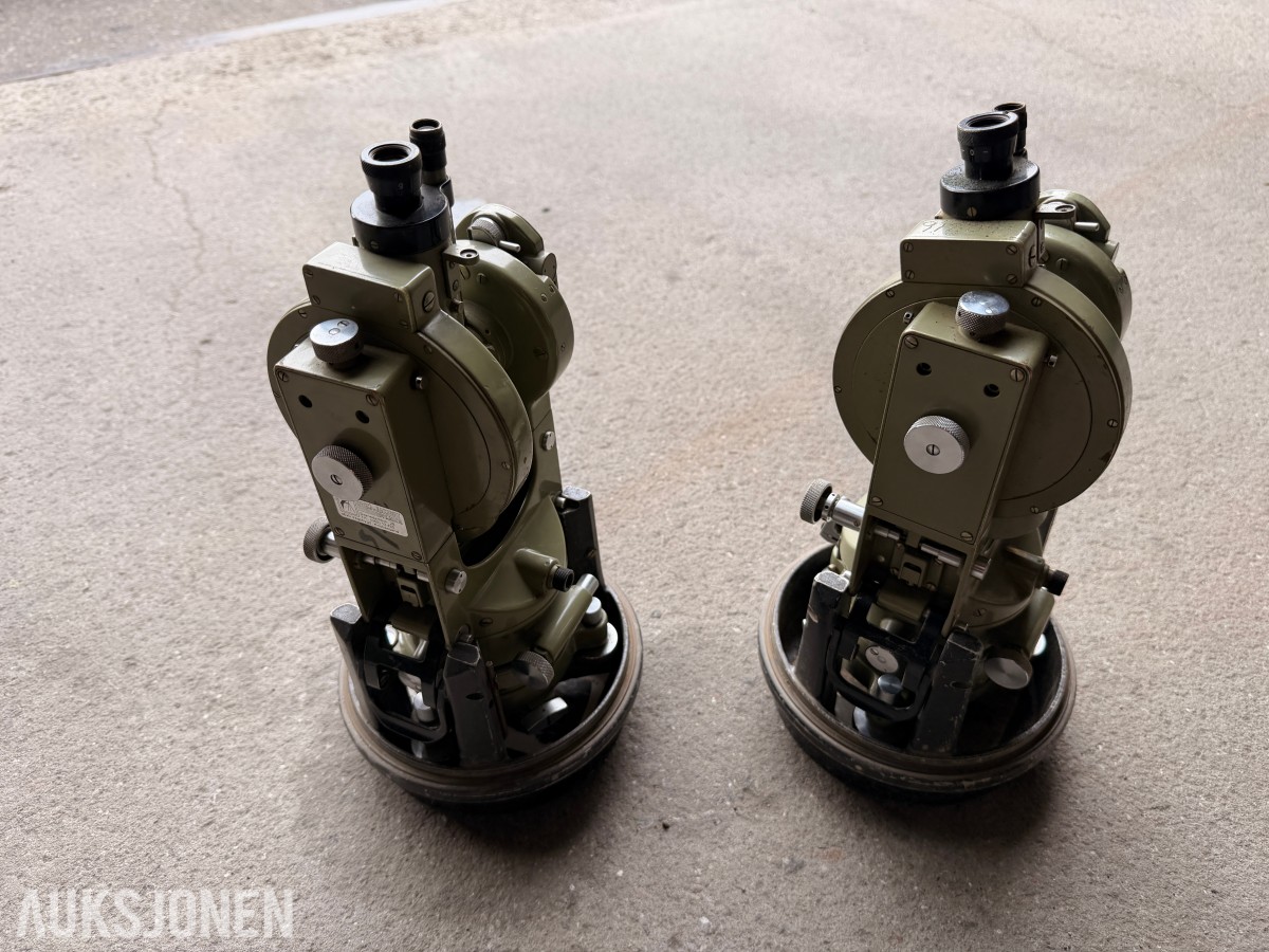WILD HEERBRUGG OPTISKE TEODOLITTER MED TRANSPORTKASSER - 2STK