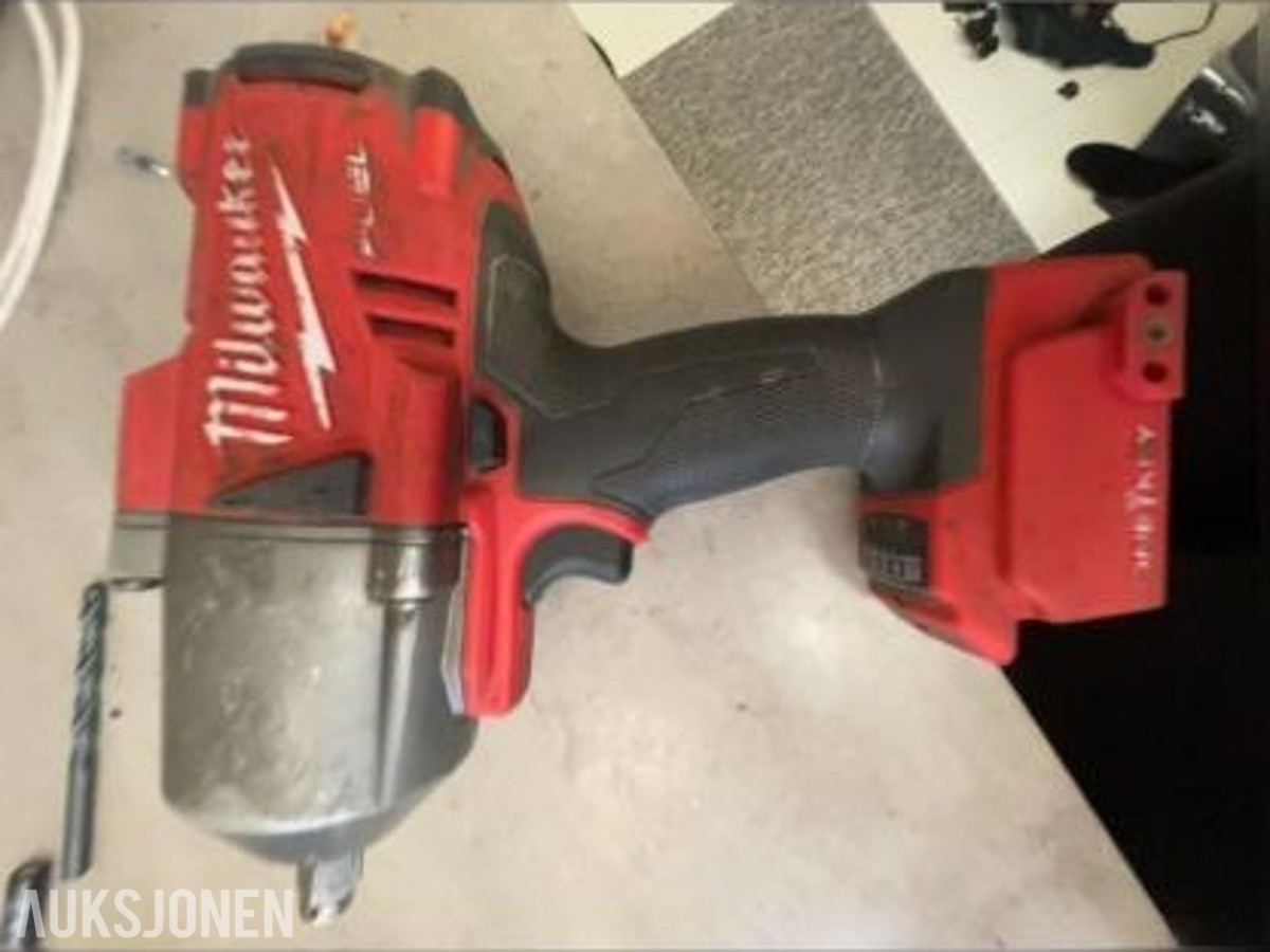 Milwaukee M18 FUEL ONE-KEY 1/2' muttertrekker – 2 batterier + lader