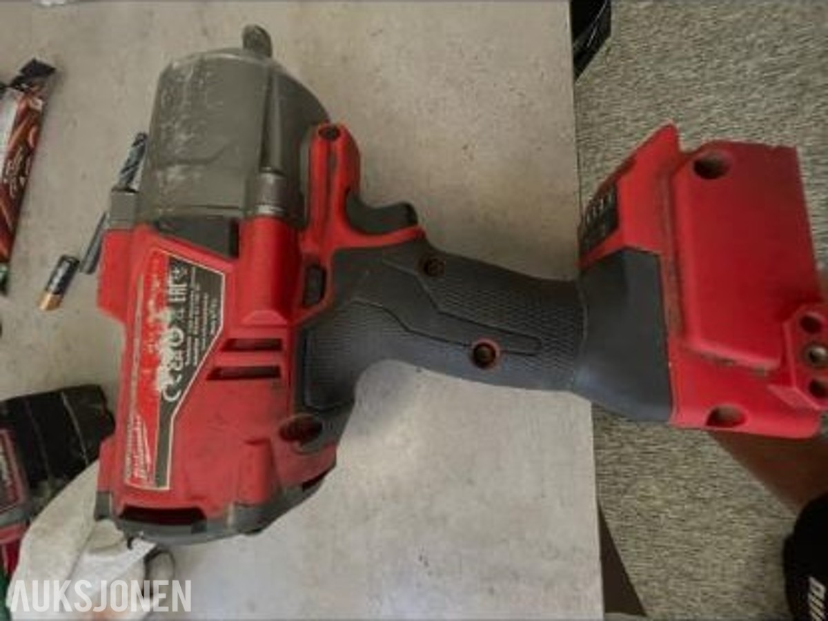 Milwaukee M18 FUEL ONE-KEY 1/2' muttertrekker – 2 batterier + lader