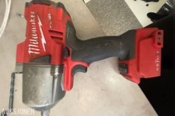 Milwaukee M18 FUEL ONE-KEY 1/2' muttertrekker – 2 batterier + lader