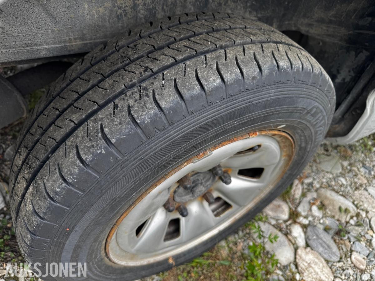 2006 Toyota HiAce 2.5-102 D 4WD INNREDNING HENGERFESTE
