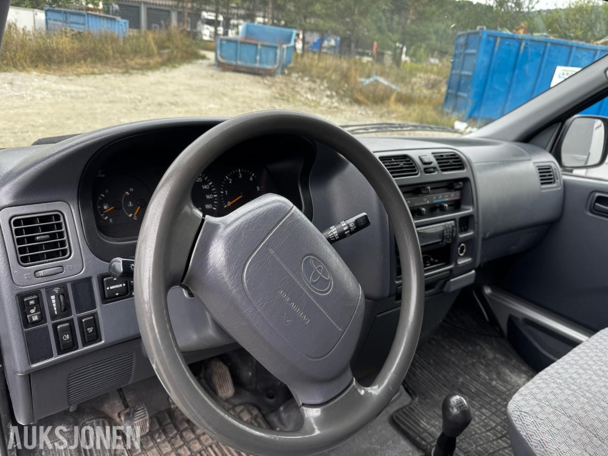 2006 Toyota HiAce 2.5-102 D 4WD INNREDNING HENGERFESTE