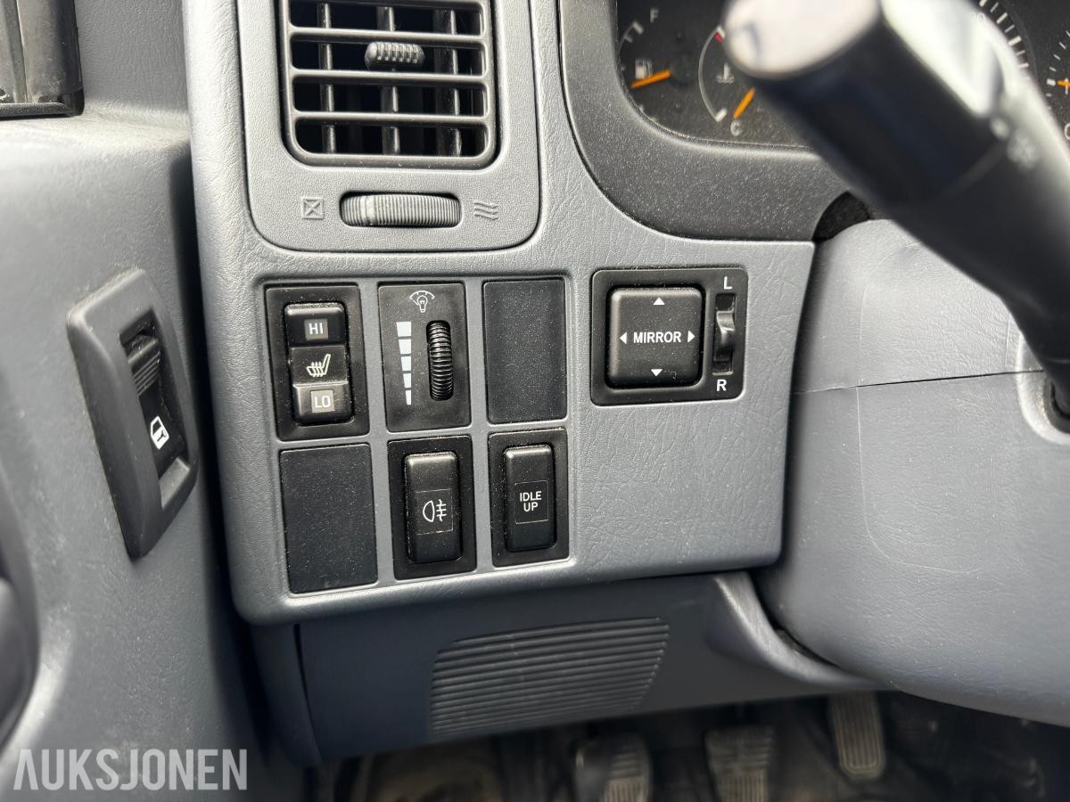2006 Toyota HiAce 2.5-102 D 4WD INNREDNING HENGERFESTE