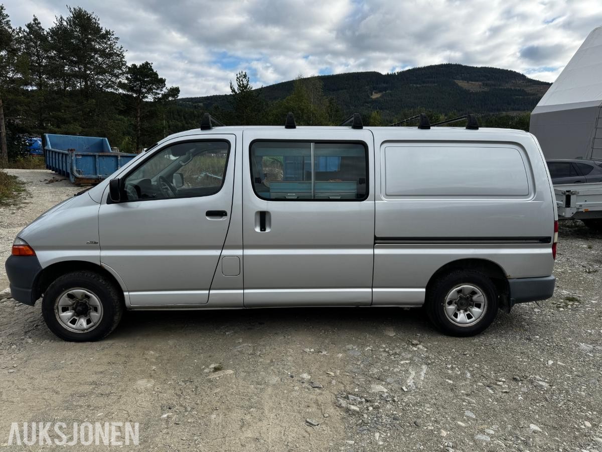 2006 Toyota HiAce 2.5-102 D 4WD INNREDNING HENGERFESTE