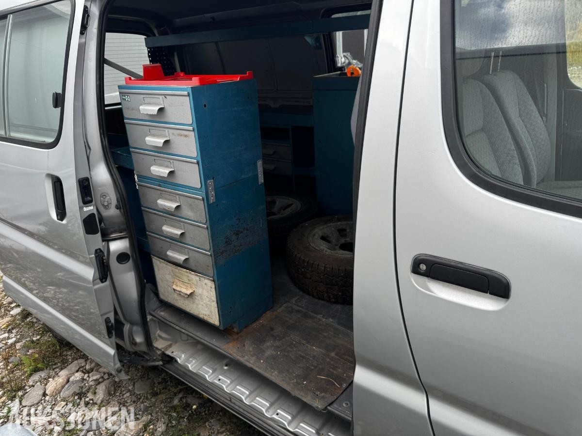 2006 Toyota HiAce 2.5-102 D 4WD INNREDNING HENGERFESTE