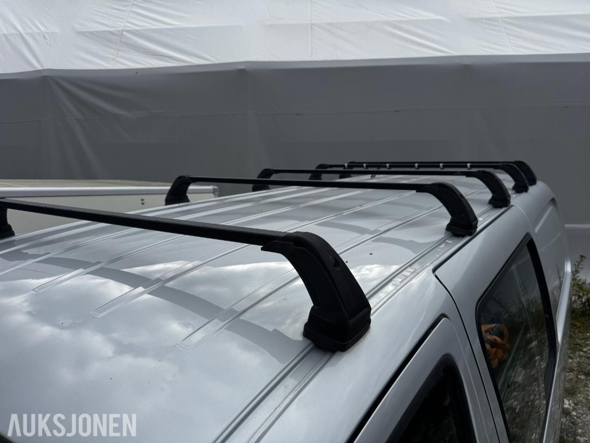 2006 Toyota HiAce 2.5-102 D 4WD INNREDNING HENGERFESTE