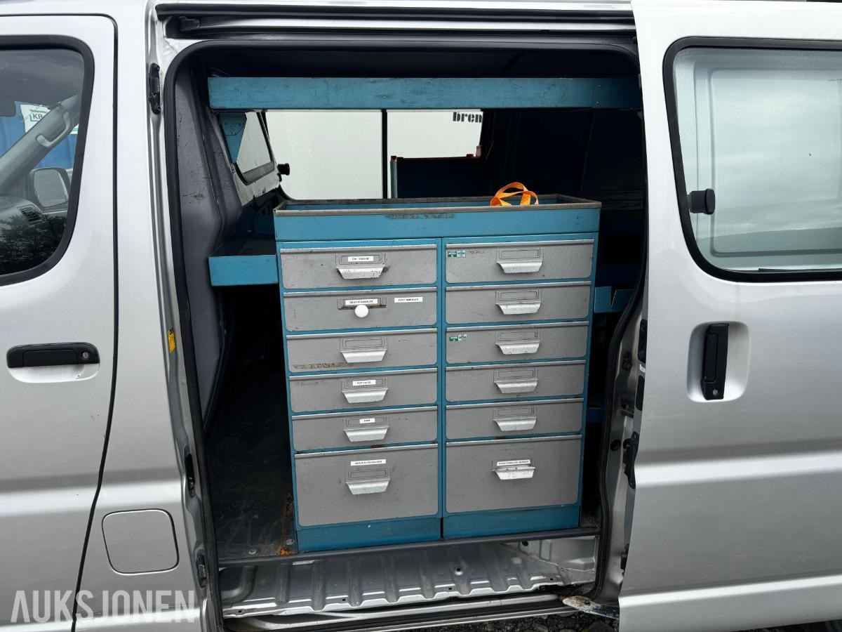 2006 Toyota HiAce 2.5-102 D 4WD INNREDNING HENGERFESTE