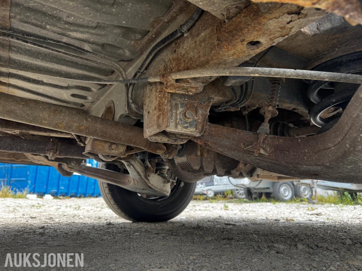 2006 Toyota HiAce 2.5-102 D 4WD INNREDNING HENGERFESTE