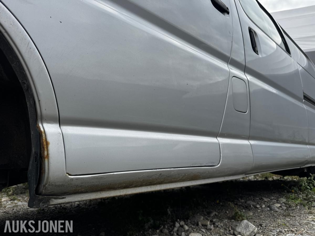 2006 Toyota HiAce 2.5-102 D 4WD INNREDNING HENGERFESTE