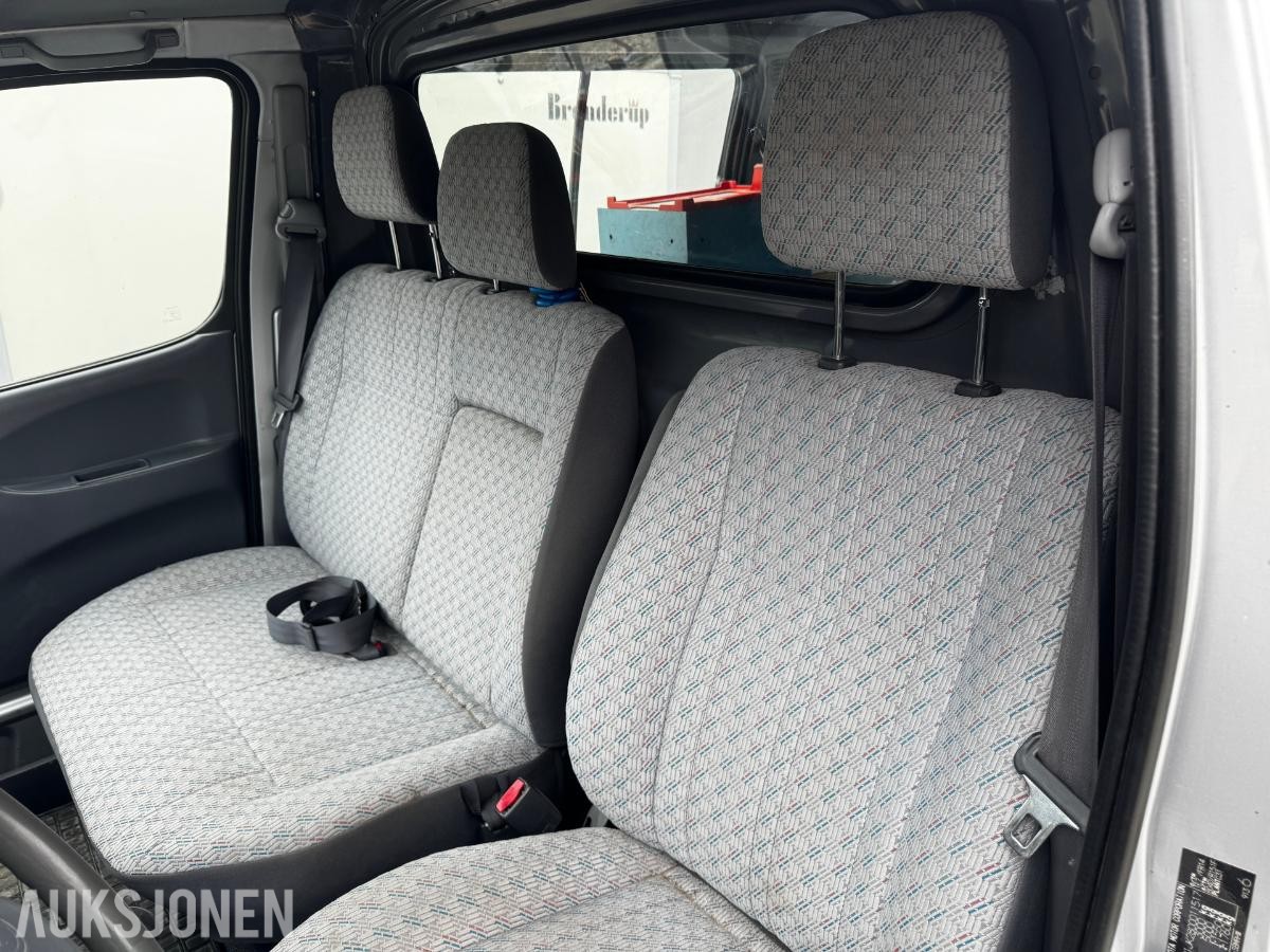 2006 Toyota HiAce 2.5-102 D 4WD INNREDNING HENGERFESTE