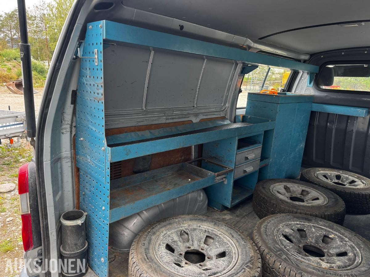 2006 Toyota HiAce 2.5-102 D 4WD INNREDNING HENGERFESTE