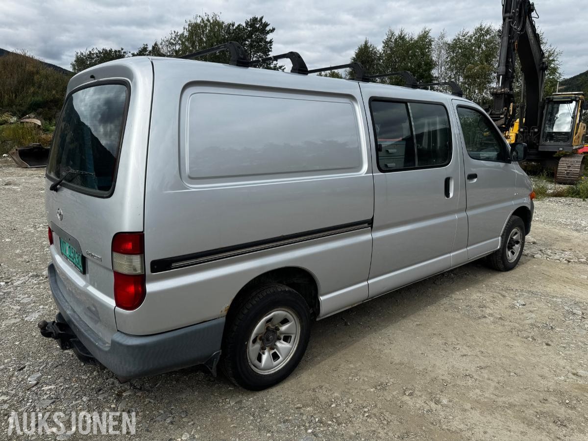 2006 Toyota HiAce 2.5-102 D 4WD INNREDNING HENGERFESTE