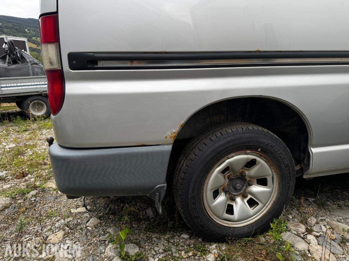 2006 Toyota HiAce 2.5-102 D 4WD INNREDNING HENGERFESTE