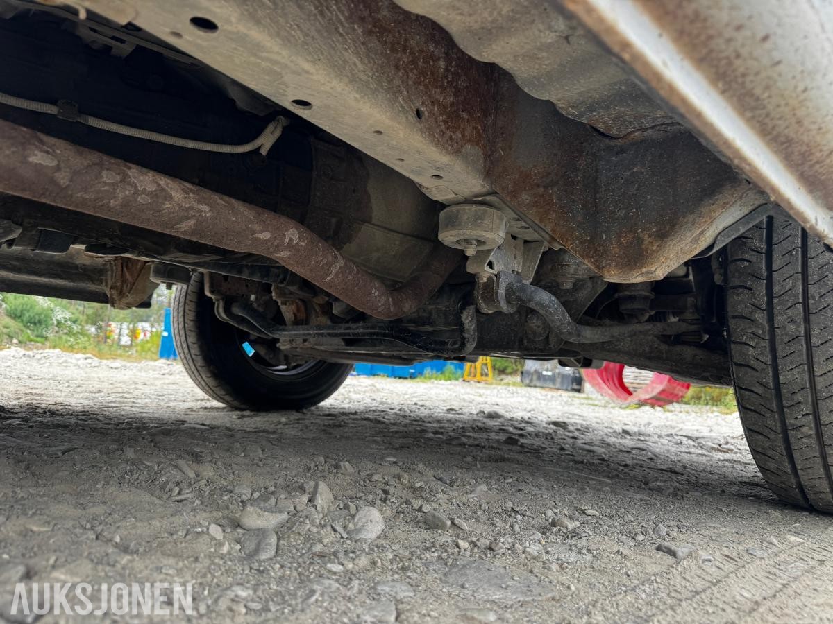 2006 Toyota HiAce 2.5-102 D 4WD INNREDNING HENGERFESTE