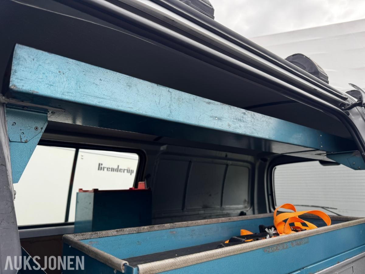 2006 Toyota HiAce 2.5-102 D 4WD INNREDNING HENGERFESTE
