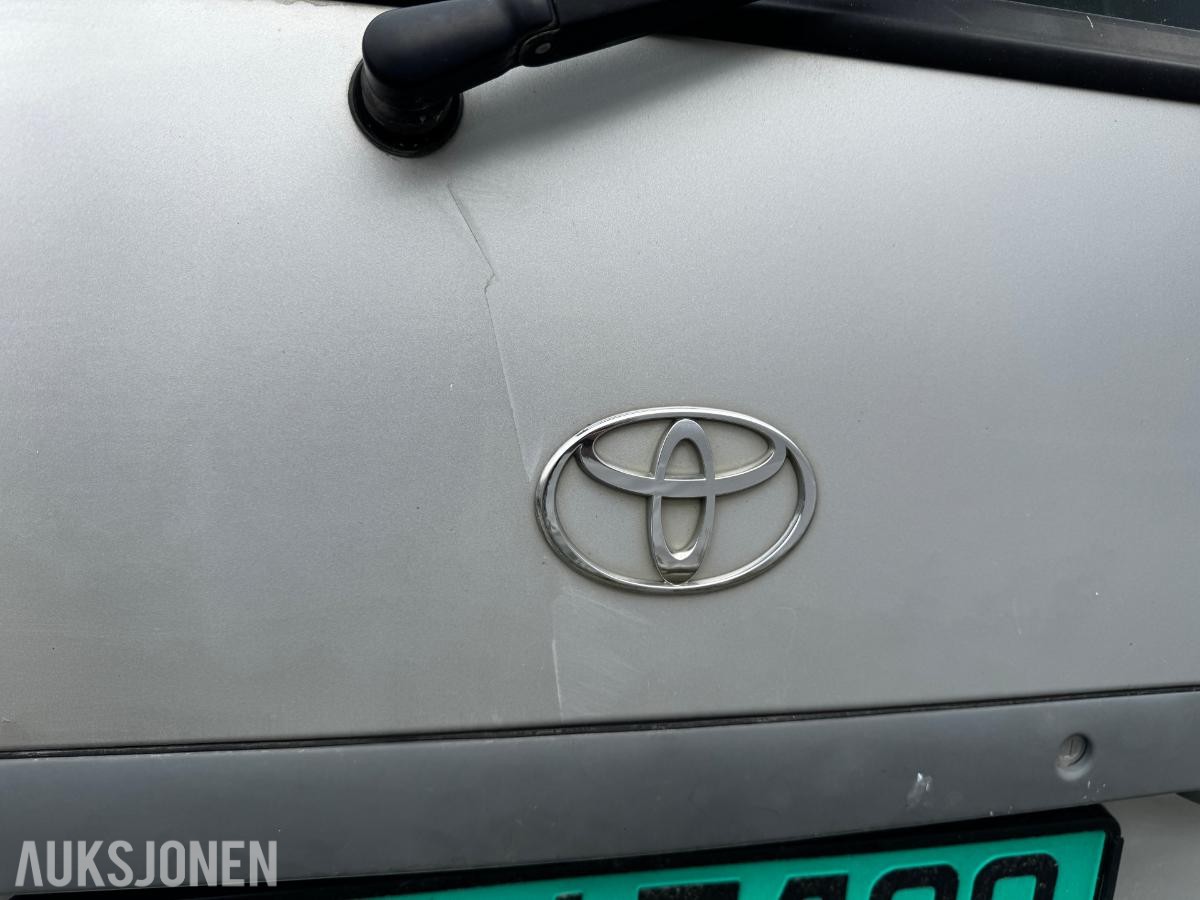 2006 Toyota HiAce 2.5-102 D 4WD INNREDNING HENGERFESTE