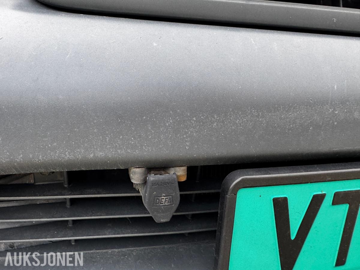 2006 Toyota HiAce 2.5-102 D 4WD INNREDNING HENGERFESTE