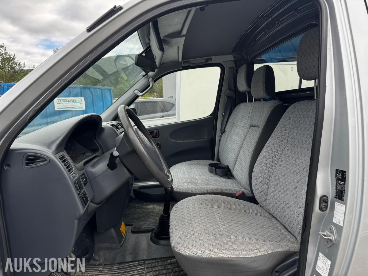 2006 Toyota HiAce 2.5-102 D 4WD INNREDNING HENGERFESTE