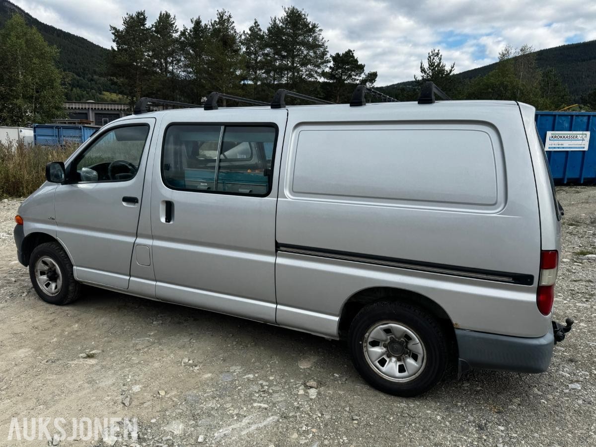 2006 Toyota HiAce 2.5-102 D 4WD INNREDNING HENGERFESTE