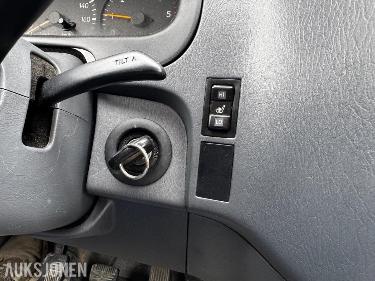 2006 Toyota HiAce 2.5-102 D 4WD INNREDNING HENGERFESTE
