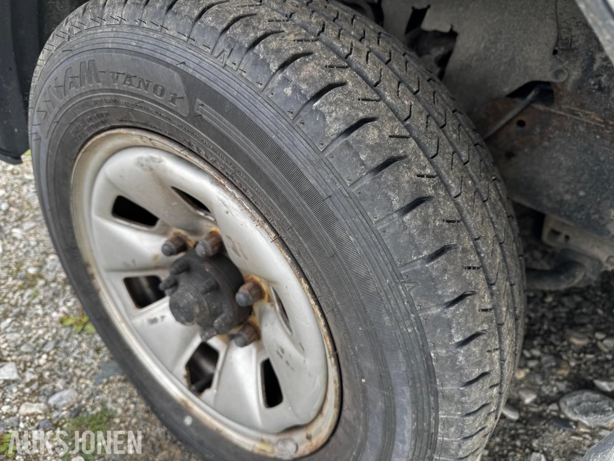 2006 Toyota HiAce 2.5-102 D 4WD INNREDNING HENGERFESTE
