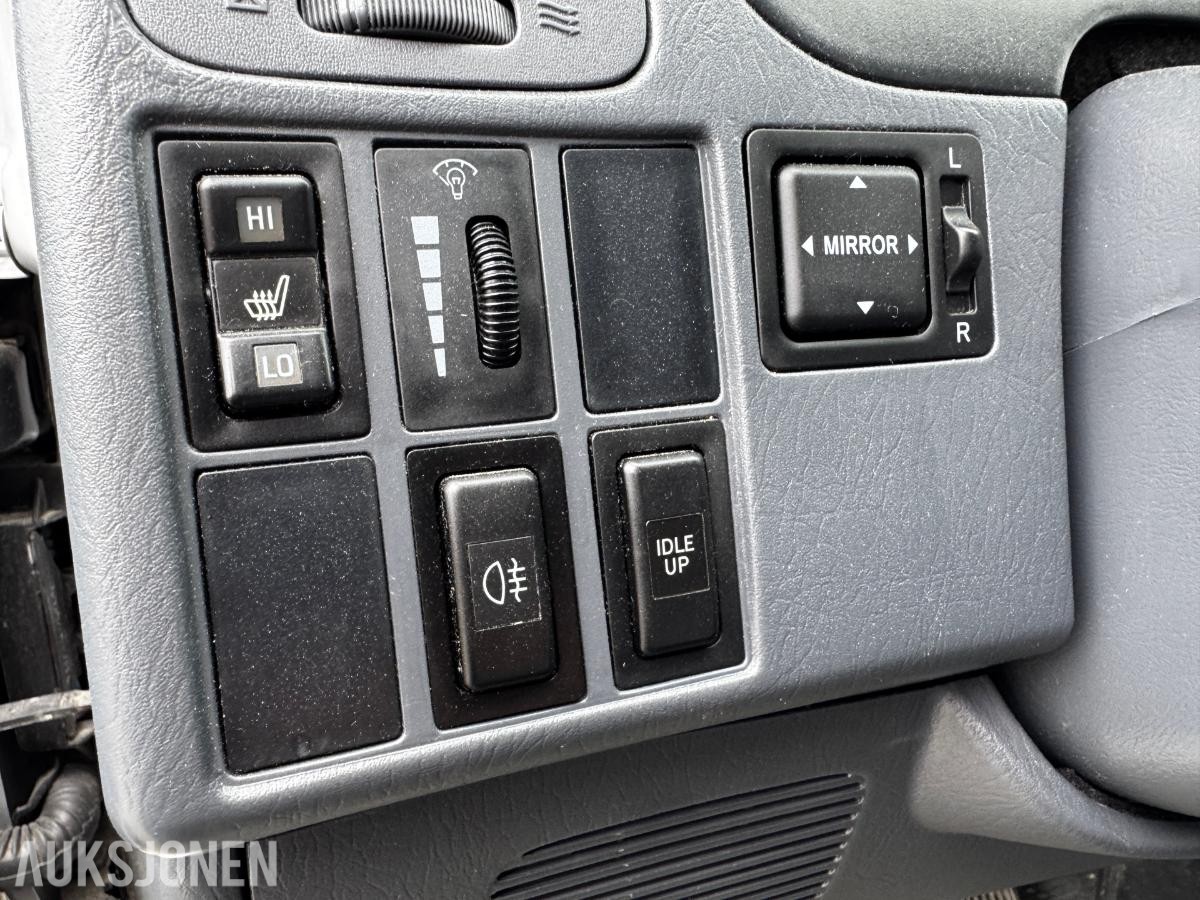 2006 Toyota HiAce 2.5-102 D 4WD INNREDNING HENGERFESTE
