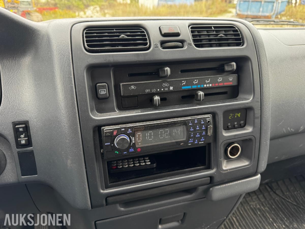 2006 Toyota HiAce 2.5-102 D 4WD INNREDNING HENGERFESTE