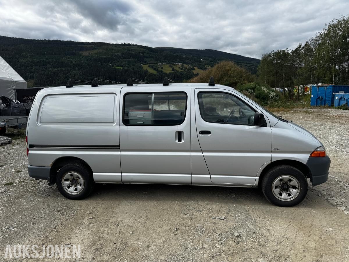 2006 Toyota HiAce 2.5-102 D 4WD INNREDNING HENGERFESTE