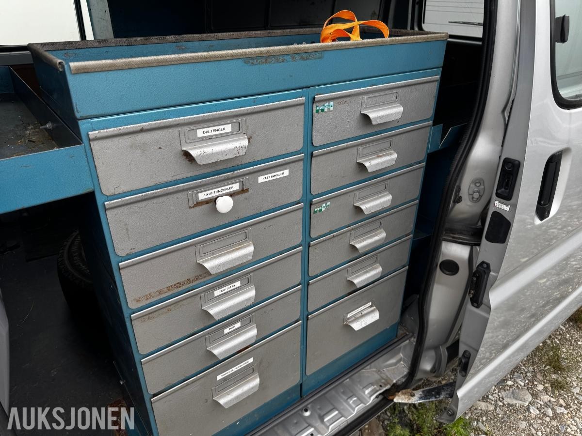 2006 Toyota HiAce 2.5-102 D 4WD INNREDNING HENGERFESTE