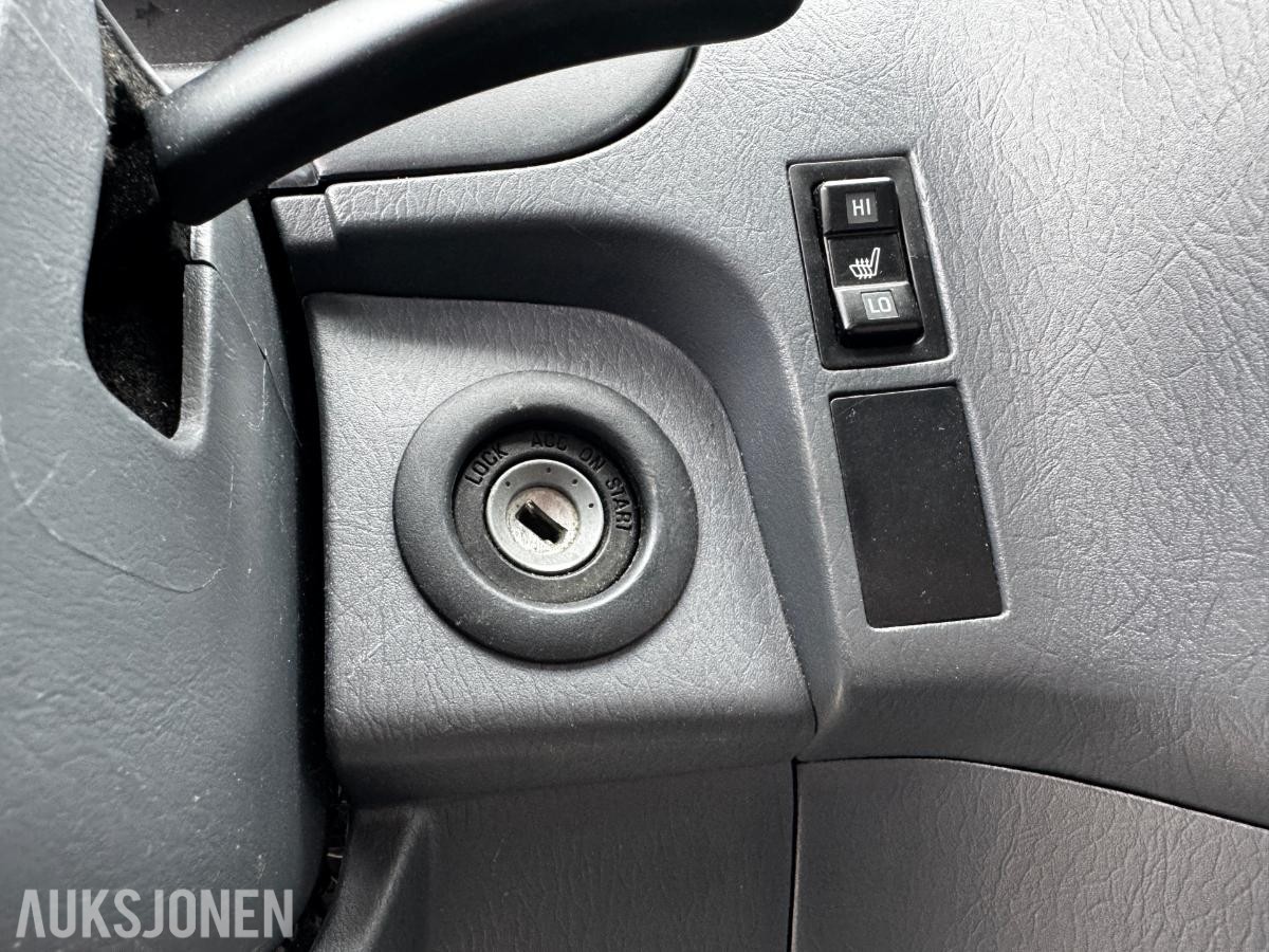 2006 Toyota HiAce 2.5-102 D 4WD INNREDNING HENGERFESTE