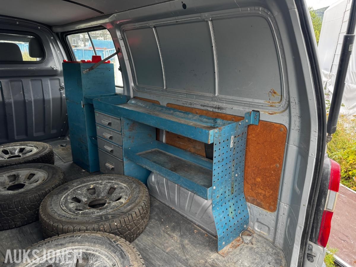 2006 Toyota HiAce 2.5-102 D 4WD INNREDNING HENGERFESTE