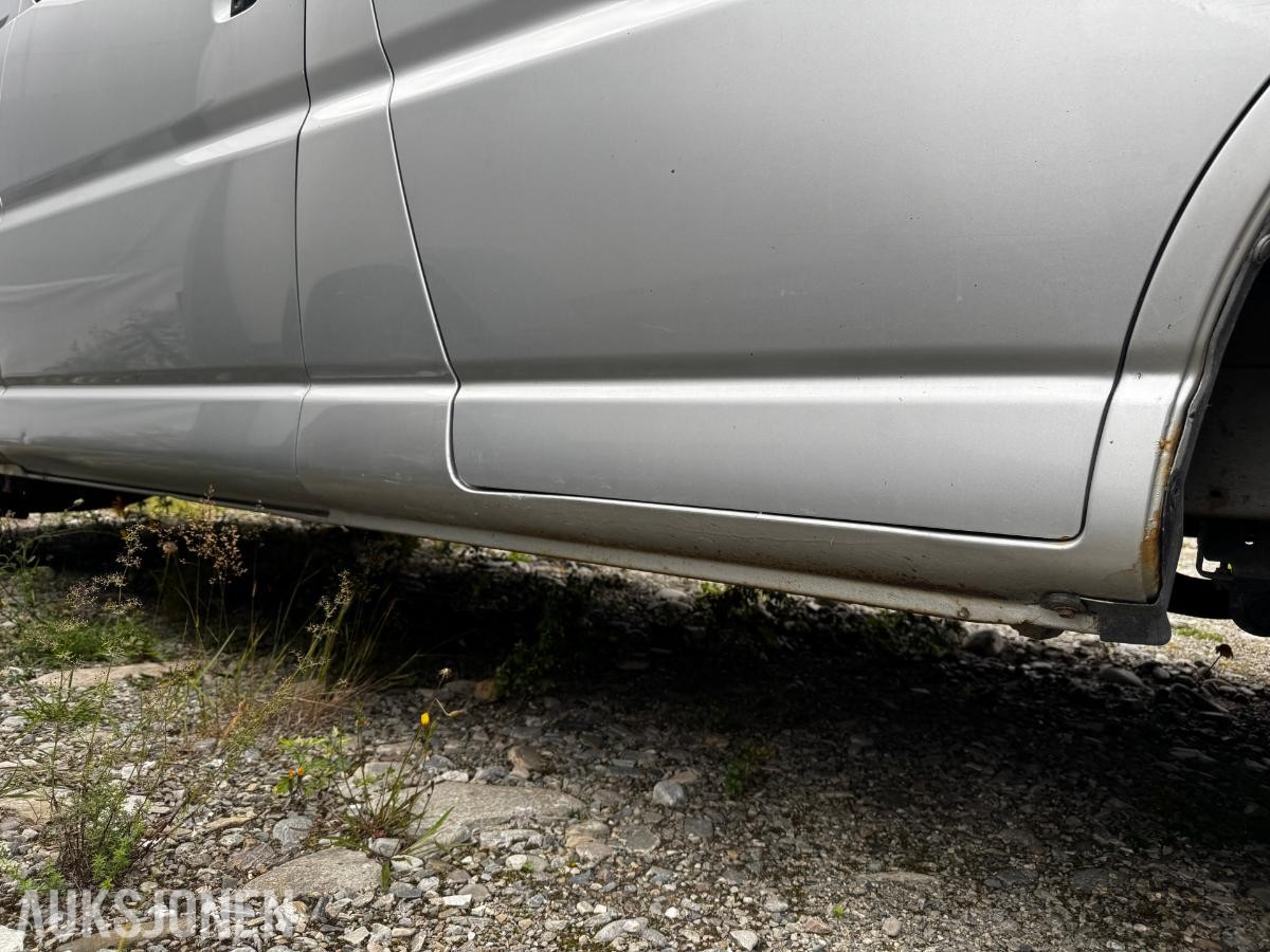 2006 Toyota HiAce 2.5-102 D 4WD INNREDNING HENGERFESTE