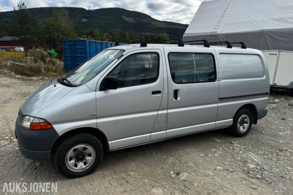 2006 Toyota HiAce 2.5-102 D 4WD INNREDNING HENGERFESTE