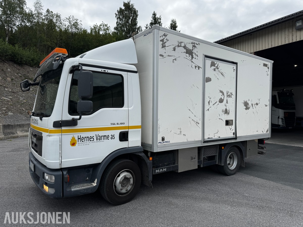 2012 MAN TGL 8.180 4X2BL skapbil med løftelem og sideåpning