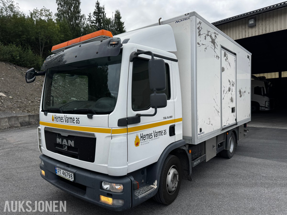 2012 MAN TGL 8.180 4X2BL skapbil med løftelem og sideåpning