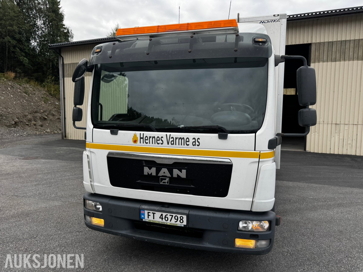 2012 MAN TGL 8.180 4X2BL skapbil med løftelem og sideåpning