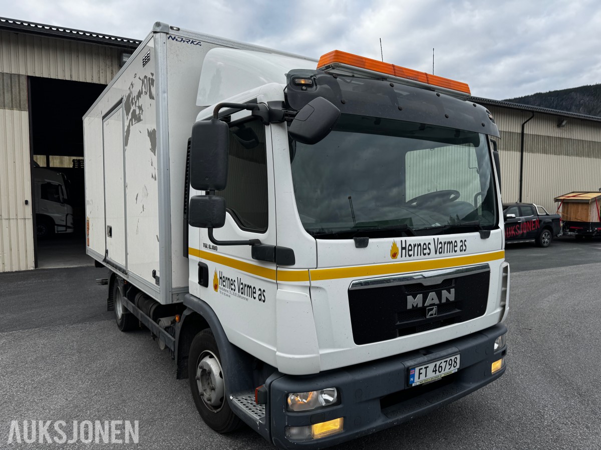 2012 MAN TGL 8.180 4X2BL skapbil med løftelem og sideåpning