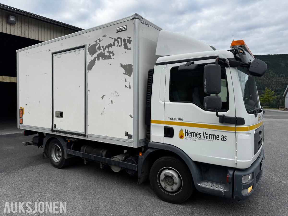 2012 MAN TGL 8.180 4X2BL skapbil med løftelem og sideåpning